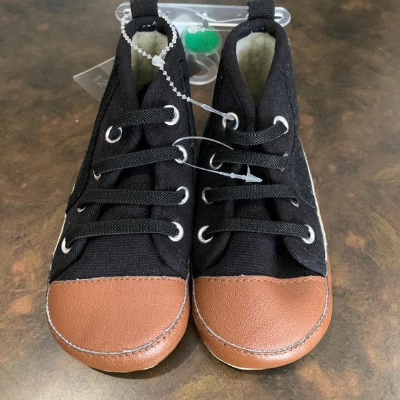 Infant/Toddler Carter's brand soft bottom shoes - Picture 2 of 6